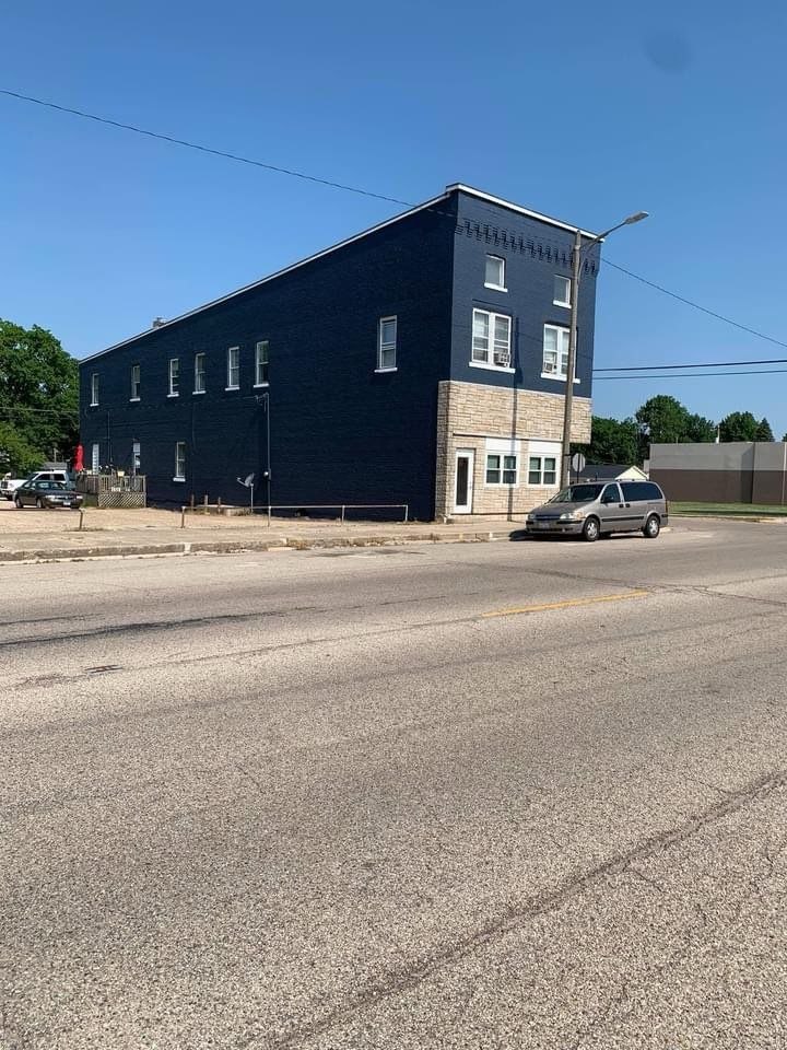 102 S Main St, Ladd, IL